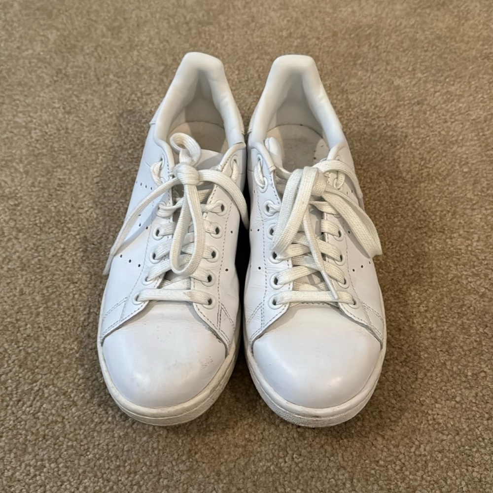 Adidas Stan Smith men’s size 6.5 / women’s size 8 (unisex)